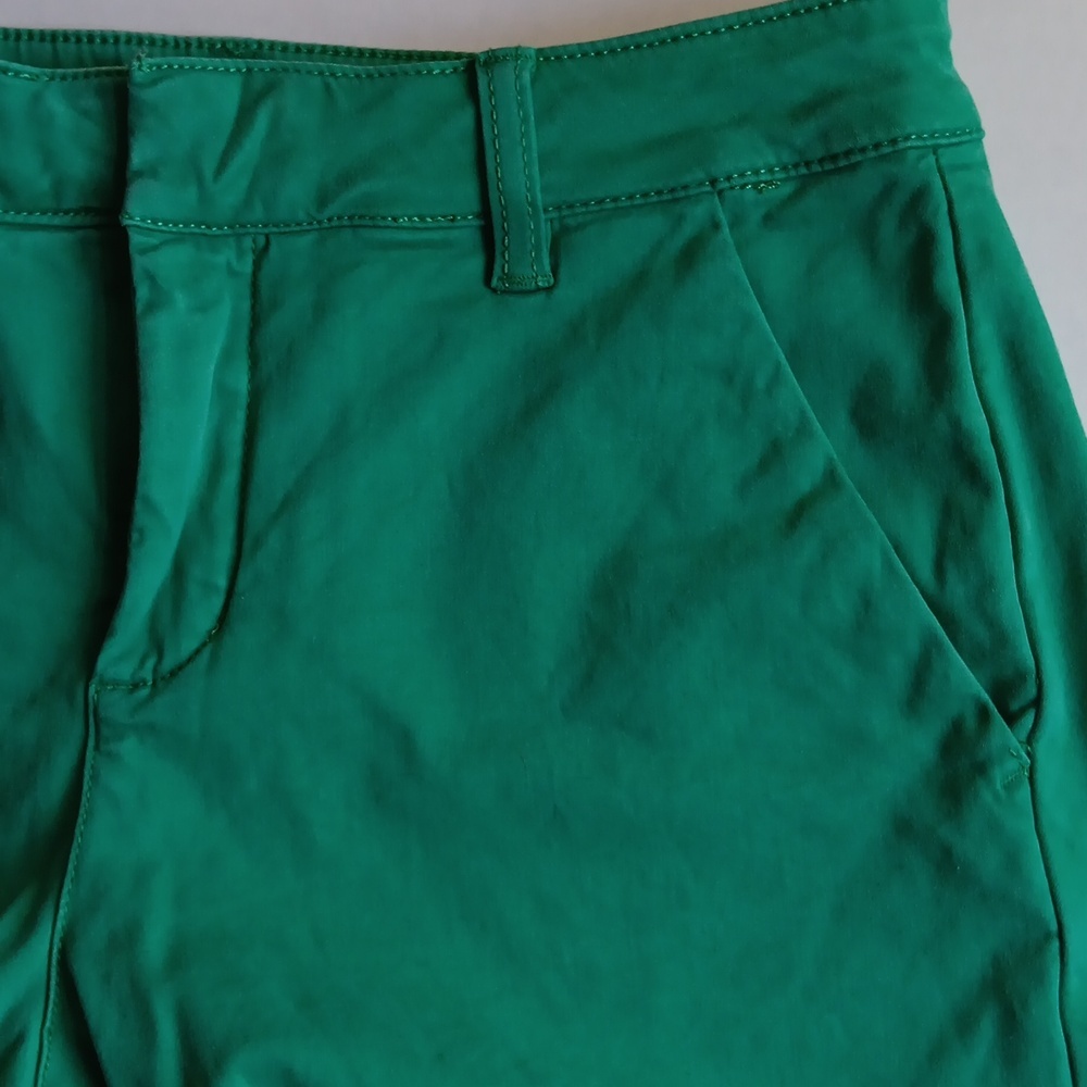 VBRANT GREEN WOMEN'S SHORTS SIZE 2 - Picture 2 of 5